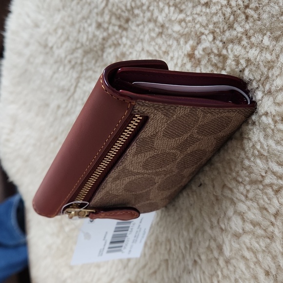 NWT Coach Colorblock Wyn Small Signature Leather Wallet 🤎🎁♥️ - Picture 5 of 16